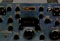 최초의 전파감시장비인 R-390 수신기